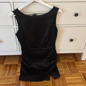 Beautiful House of Harlow Satin dress